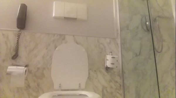 În cadă cu o roșcată.