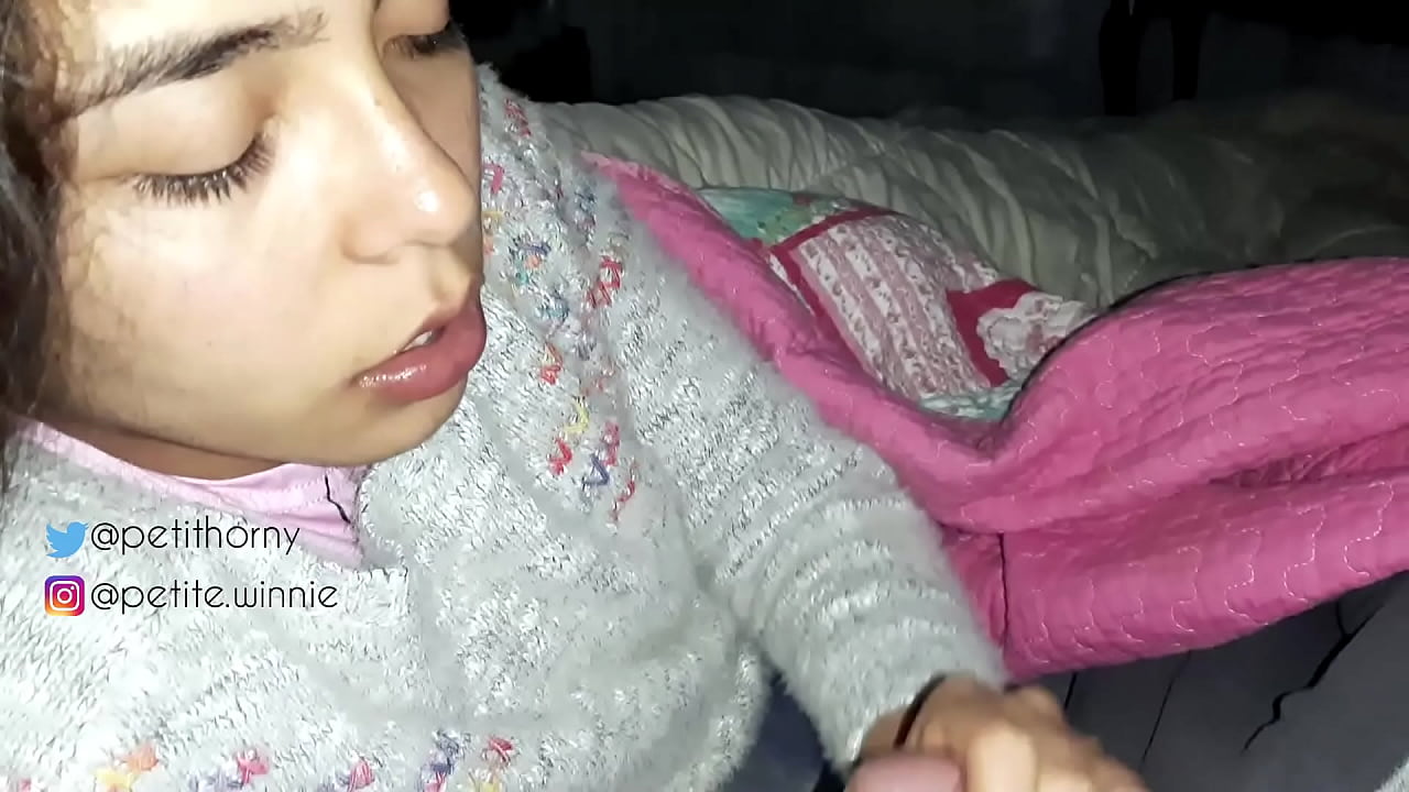 ÎNGHIT TOT LAPTELE ACUMULAT DE SOȚUL MEU - ARĂTÂND LIMBA CU SPERMĂ