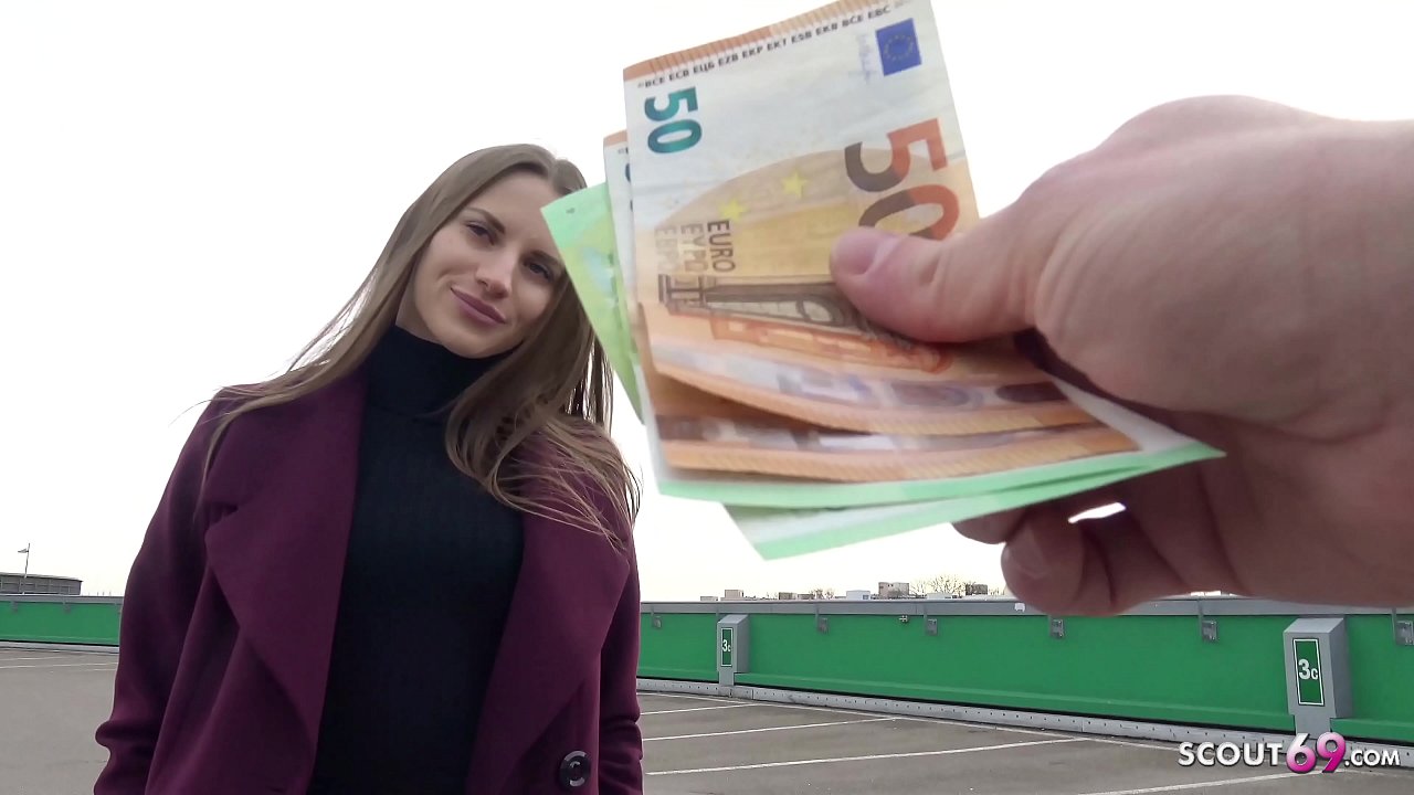 CERCETAȘUL GERMAN ESTE UN VIS ATINGÂNDU-L PE STEELE, TELL-UL DIN PARCARE ȘI SEXY PENTRU BANI