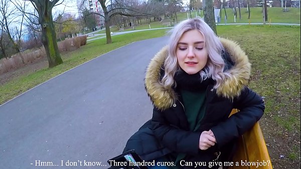 Înghite sperma fierbinte a unui străin pentru bani - muie în parc de Eva Elfie